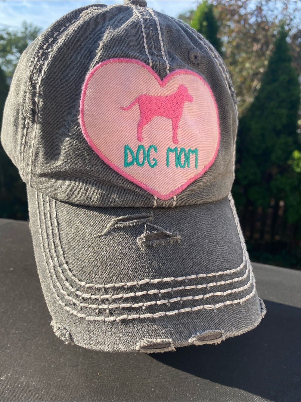 KBETHOS Gray 'Dog Mom' Baseball Cap with Pink Heart Patch